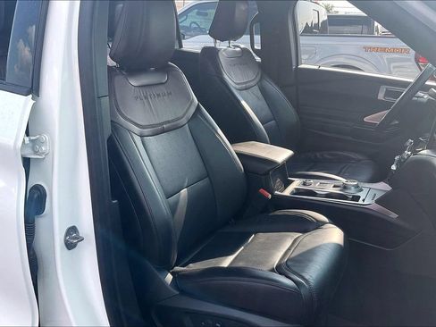 Certified 2023 Ford Explorer Platinum w/ Technology Package AWD/4WD image 6