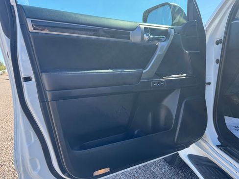 Used 2017 Lexus GX 460 image 16