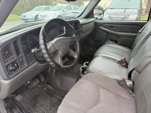 Used 2004 Chevrolet Silverado 1500 W/T RWD image 11