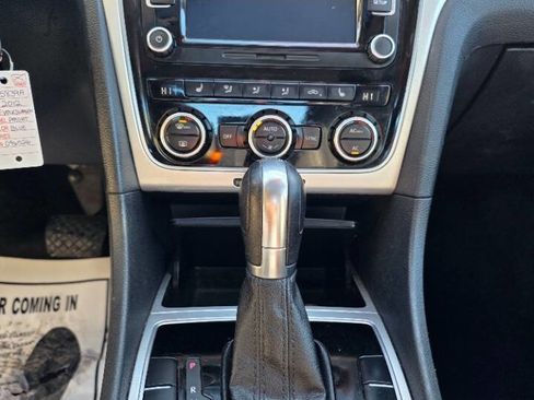Used 2012 Volkswagen Passat 3.6 SE FWD image 11