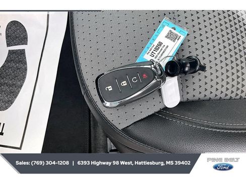 Used 2025 Chevrolet Trax LT w/ LT Convenience Package FWD image 9