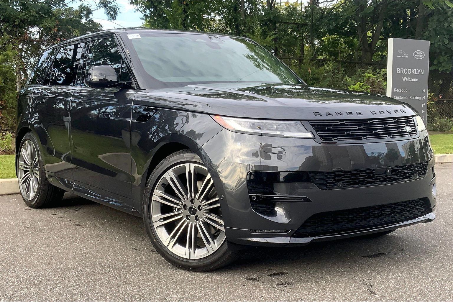 New 2027 Land Rover Range Rover Sport Dynamic SE AWD/4WD image 2