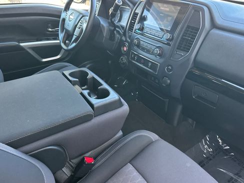 Used 2022 Nissan Titan SV image 17