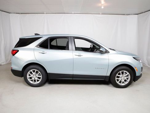 Used 2022 Chevrolet Equinox LT image 2