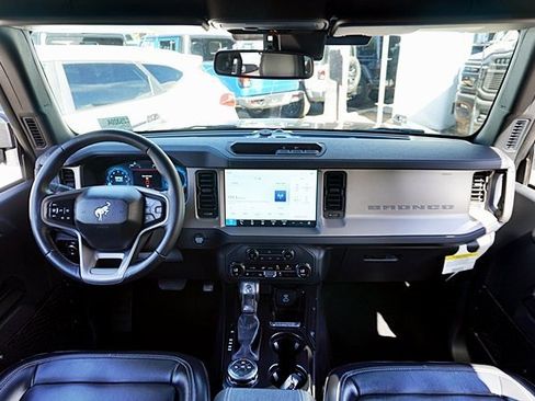 Used 2025 Ford Bronco Outer Banks image 18