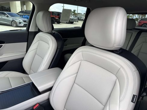 New 2026 Lincoln Nautilus Premier AWD/4WD image 21