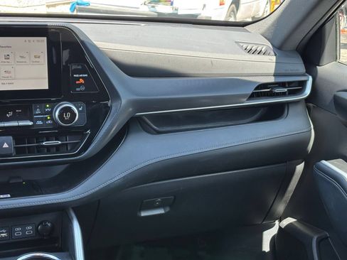 Used 2025 Toyota Highlander XSE AWD/4WD image 38