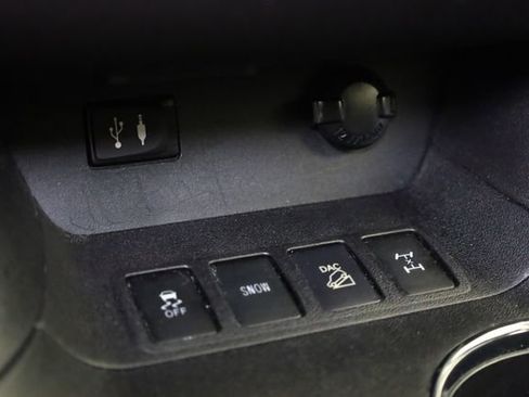 Used 2014 Toyota Highlander XLE AWD/4WD image 23