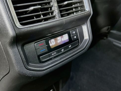 Used 2025 Volkswagen Atlas SE FWD image 27