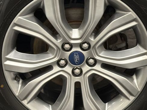 Used 2019 Ford Edge Titanium AWD/4WD image 5