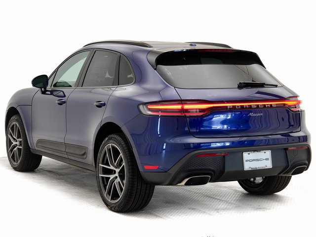 Certified 2025 Porsche Macan AWD/4WD image 3