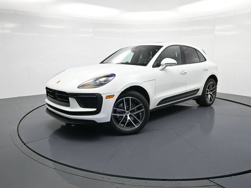 Certified 2026 Porsche Macan AWD/4WD image 1