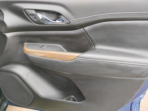 Used 2023 GMC Acadia SLE w/ Driver Convenience Package image 20