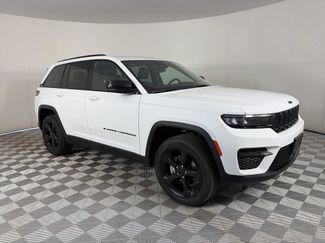 Used 2023 Jeep Grand Cherokee Altitude AWD/4WD video 1