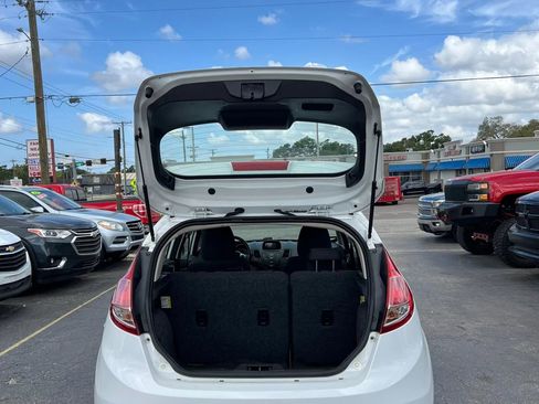 Used 2015 Ford Fiesta SE image 17