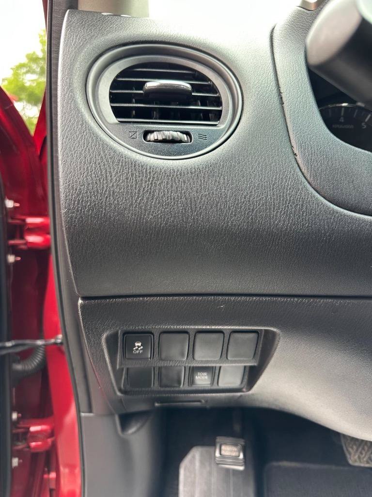 Used 2015 Nissan Pathfinder S FWD image 29