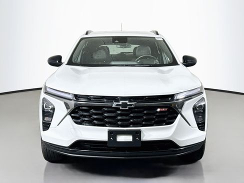 Used 2025 Chevrolet Trax RS w/ Driver Confidence Package FWD image 2