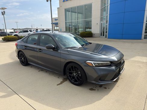 Used 2024 Honda Civic Sport image 3