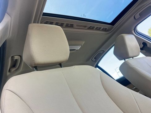 Used 2018 BMW 320i Sedan image 16