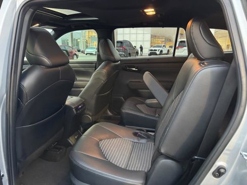 Certified 2024 Toyota Highlander XSE image 9