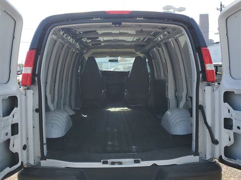Used 2023 GMC Savana 2500 w/ Driver Convenience Package image 8