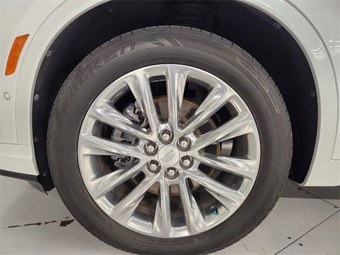 Used 2021 Cadillac XT6 Premium Luxury image 8