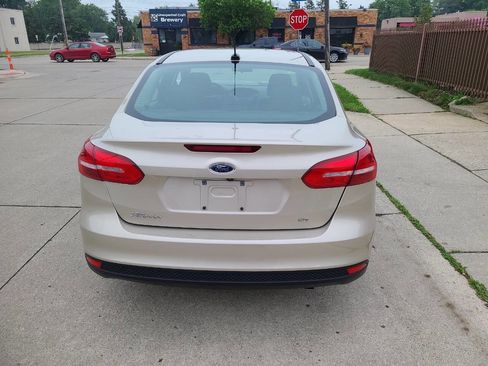 Used 2017 Ford Focus SE image 10
