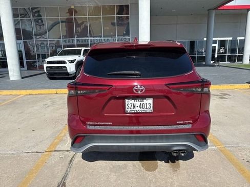 Used 2023 Toyota Highlander XSE AWD/4WD image 7