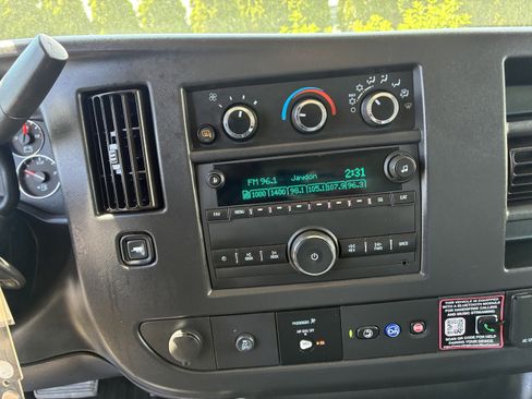 Used 2025 Chevrolet Express 3500 w/ Power Convenience Package RWD image 33