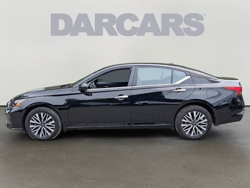 Used 2025 Nissan Altima 2.5 SV AWD/4WD image 4