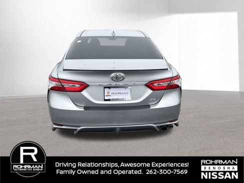 Used 2020 Toyota Camry SE image 6