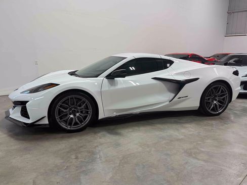Used 2024 Chevrolet Corvette Z06 w/ Z07 Performance Package w/ Z07 Performance Package RWD image 93