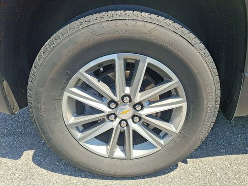 Used 2023 Chevrolet Traverse LT AWD/4WD image 7