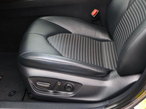 Used 2024 Toyota Camry SE image 14