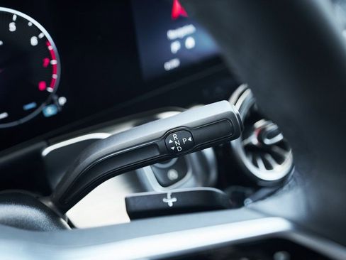 Used 2025 Mercedes-Benz GLB 250 4MATIC w/ Exclusive Package image 43