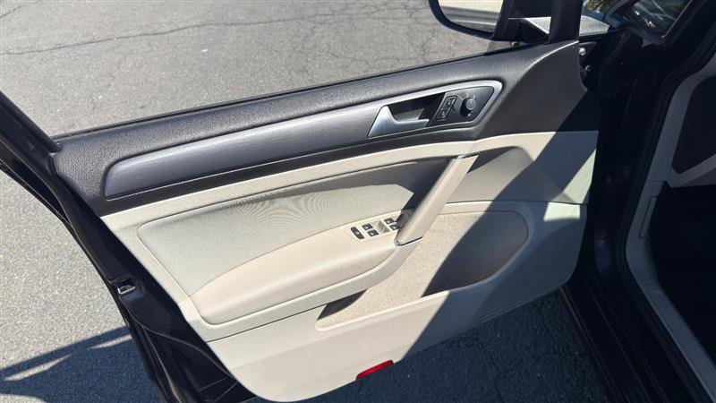 Used 2018 Volkswagen Golf SportWagen FWD image 6