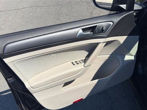 Used 2018 Volkswagen Golf SportWagen FWD image 6