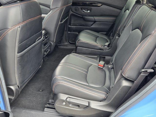 Used 2025 Honda Pilot TrailSport image 11