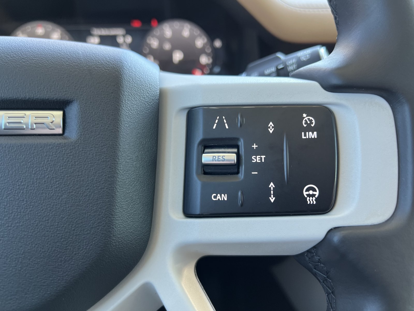 Used 2025 Land Rover Defender 110 S AWD/4WD image 19