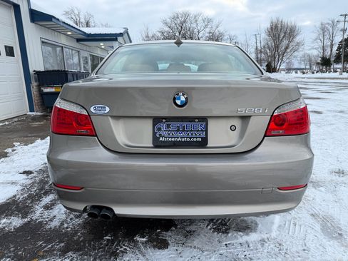 Used 2009 BMW 528i xDrive Sedan image 4