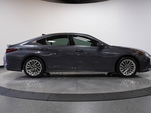 Used 2022 Lexus ES 350 Ultra Luxury w/ Accessory Package 2 FWD image 8