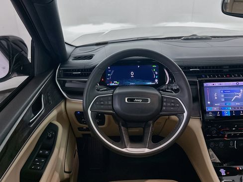 Used 2022 Jeep Grand Cherokee Limited 4xe image 18