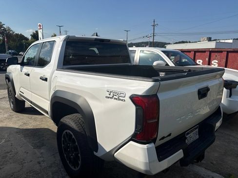 Used 2025 Toyota Tacoma TRD Off-Road AWD/4WD image 4