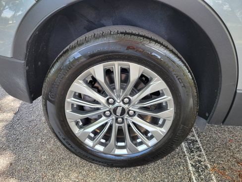 Used 2025 Cadillac XT4 Premium Luxury FWD image 13