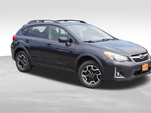 Used 2016 Subaru Crosstrek 2.0i Premium w/ Moonroof Package AWD/4WD image 2
