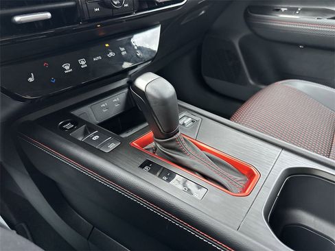 Used 2025 Nissan Kicks SR w/ SR Premium Package image 19