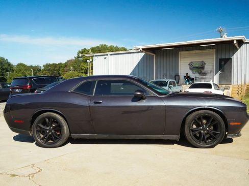 Used 2016 Dodge Challenger SXT w/ Blacktop Package RWD image 3