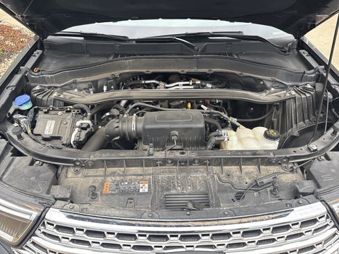 Used 2021 Ford Explorer Limited w/ Equipment Group 301A AWD/4WD image 34