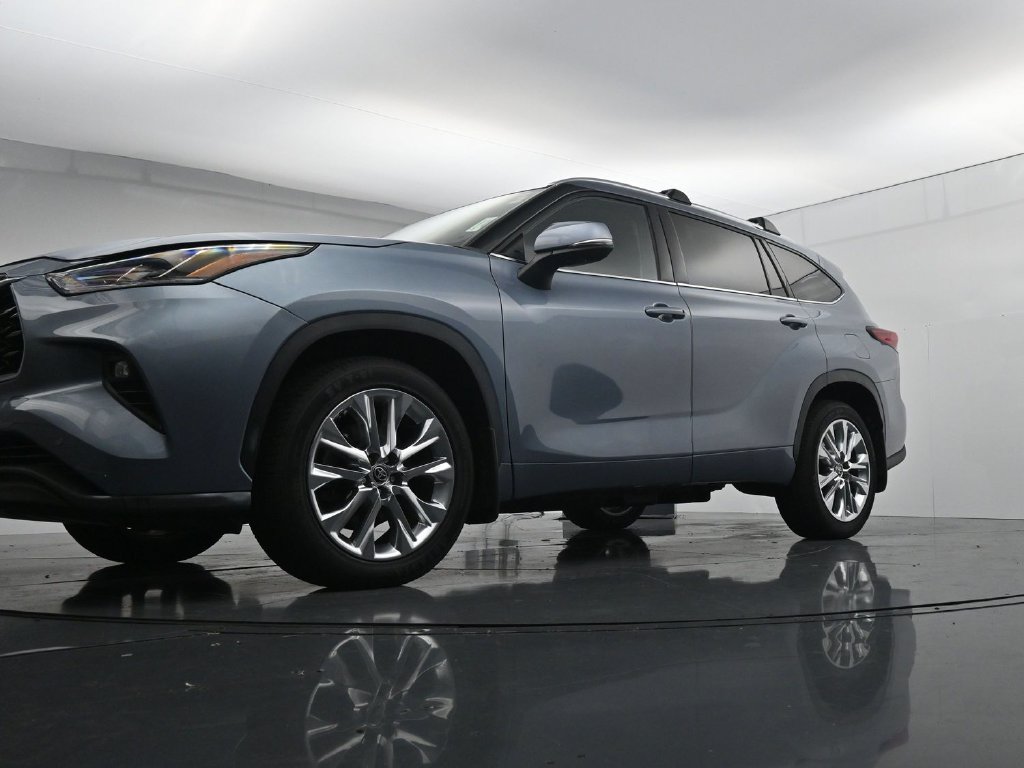 Used 2023 Toyota Highlander Limited AWD/4WD image 34