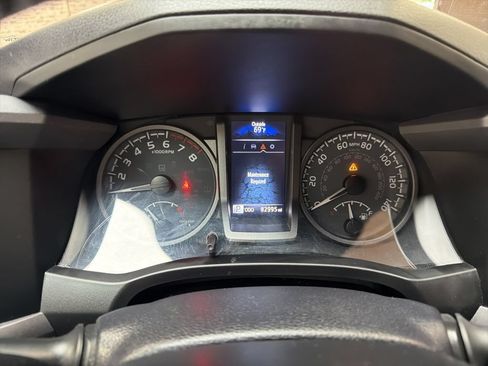 Used 2021 Toyota Tacoma TRD Off-Road w/ Technology Package AWD/4WD image 23